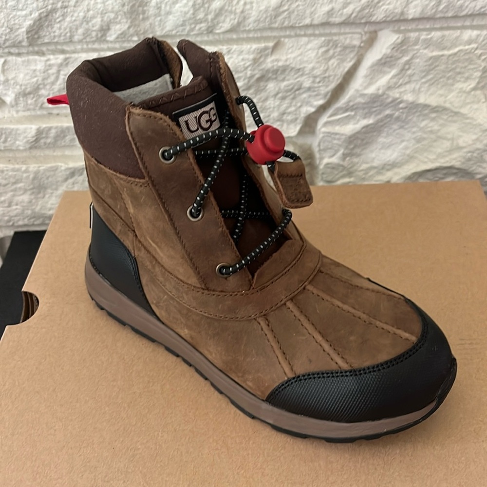 UGGS Turlock leather weather boots -kids size 4